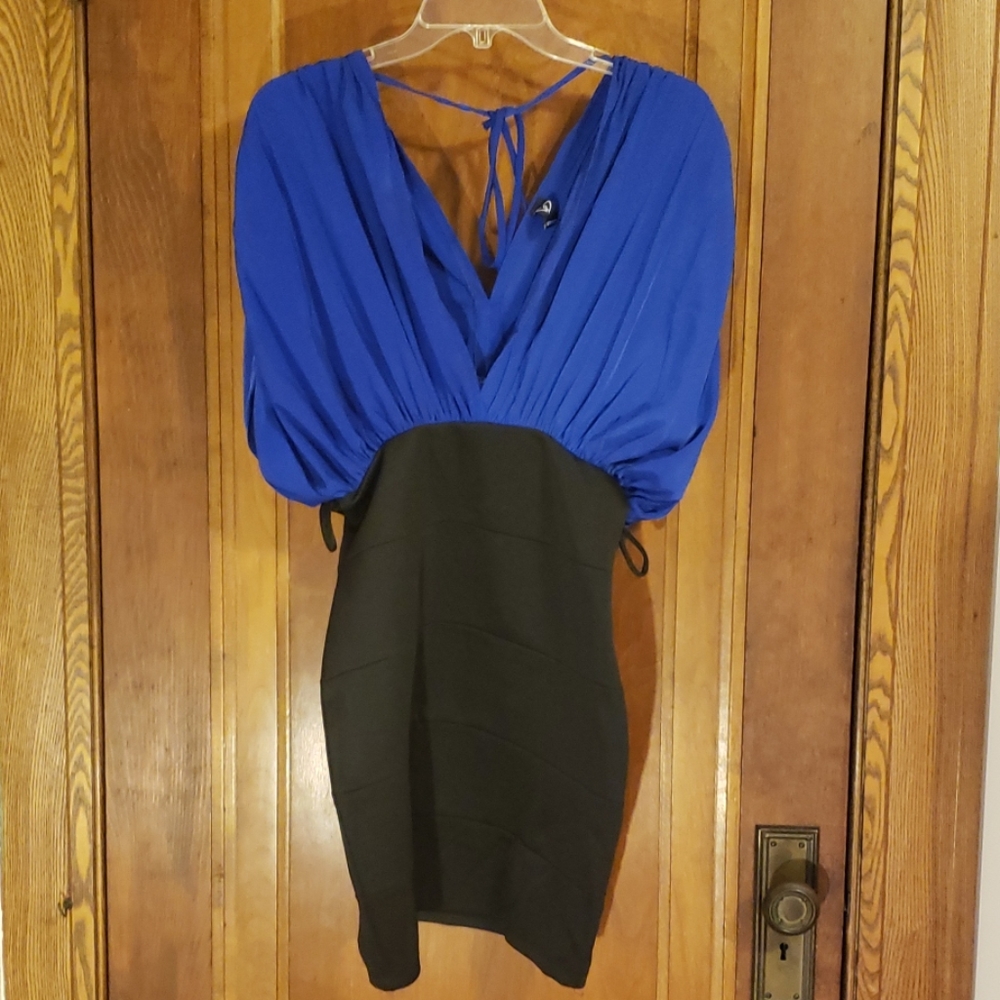 🏵5/25 🏵Windsor blue and black dress